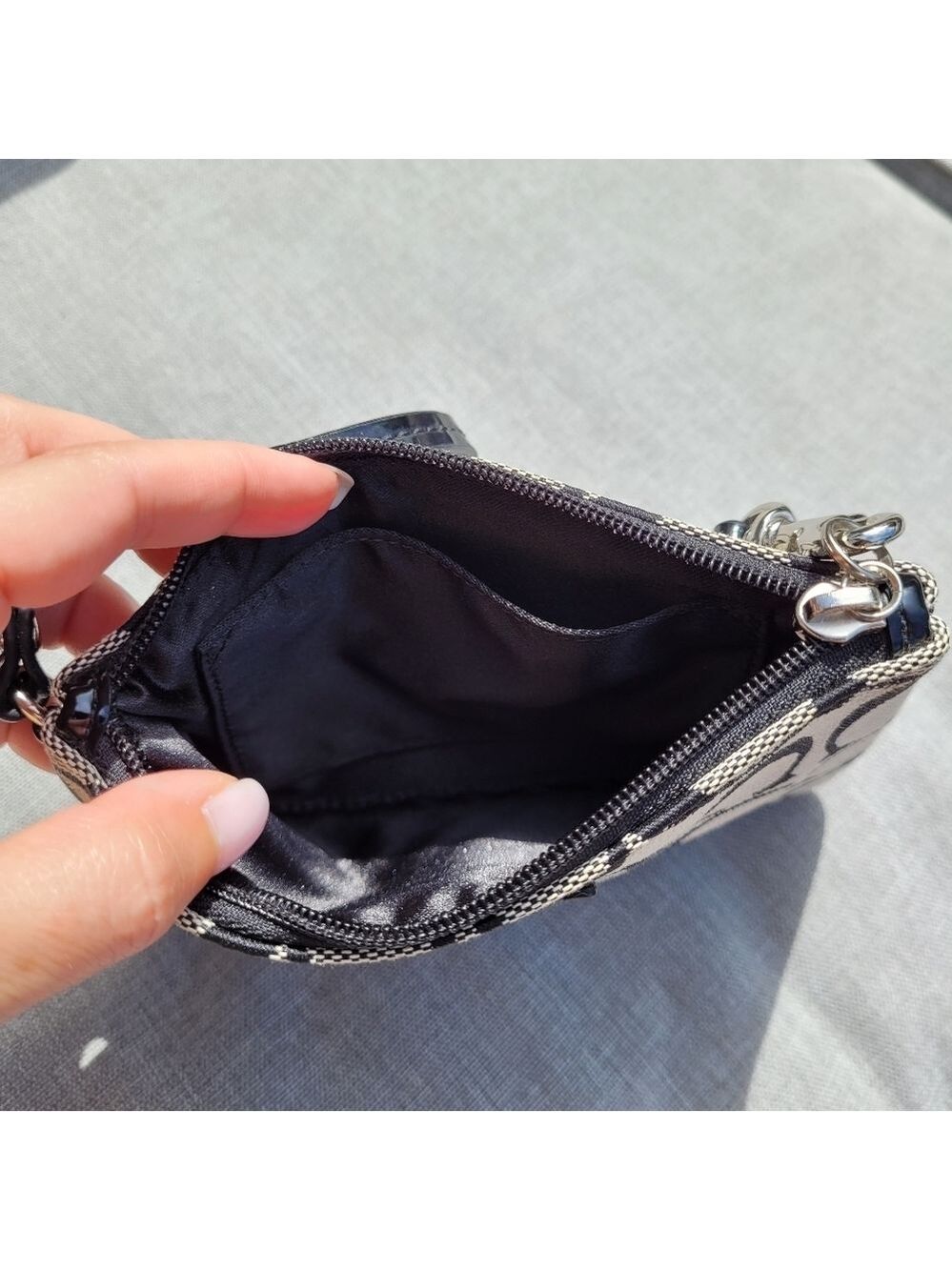 Coach Vintage wristlet, Signature C Design In Black And Grey - Picture 7 of 8